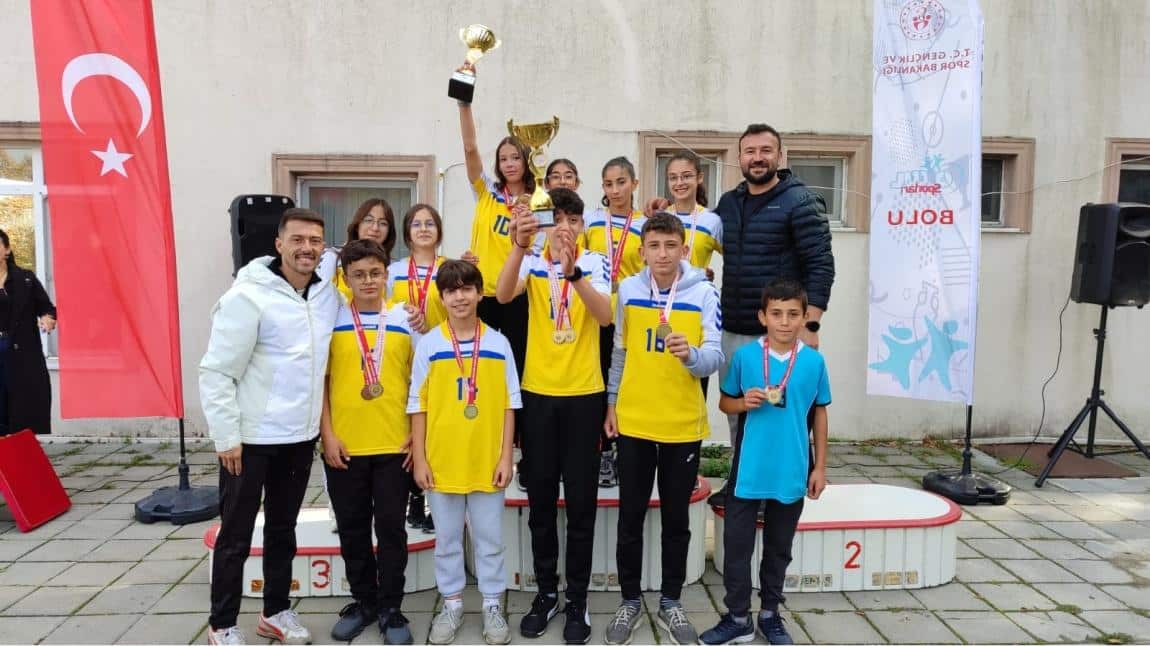 OKUL SPORLARI KOŞU YARIŞMASINDA TAKIMLARIMIZ BİRİNCİLİK İLE OKULUMUZA DÖNDÜLER